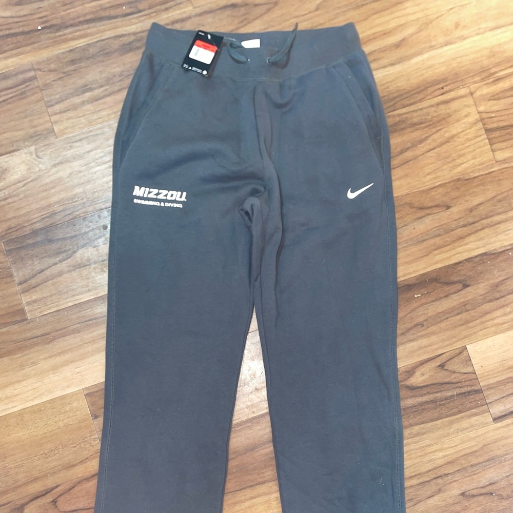 BNWT Woman’s Nike Mizzou Sweatpants- SZ LG